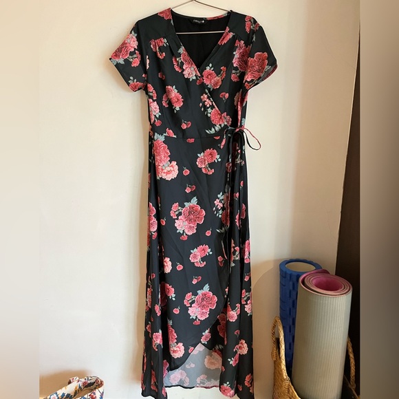 faballey Dresses & Skirts - Floral wrap dress